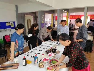 河北保定:蓮池區(qū)老干部局開展&ldquo;迎國慶&rdquo;書畫進(jìn)社區(qū)活動